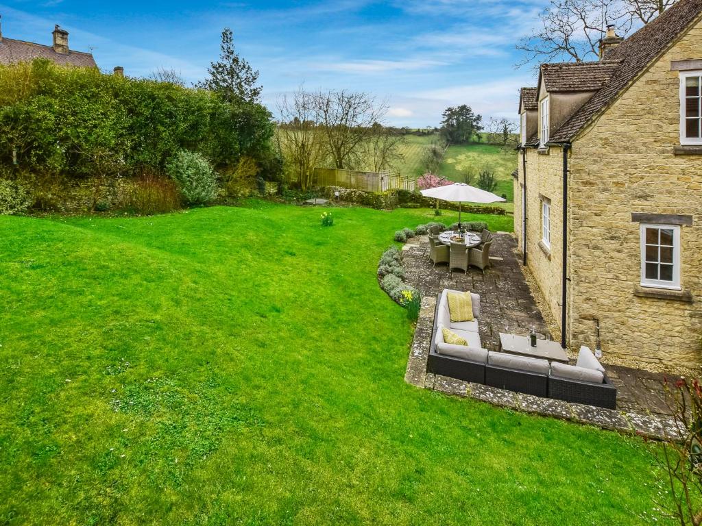 Westerleigh Cottage room 2