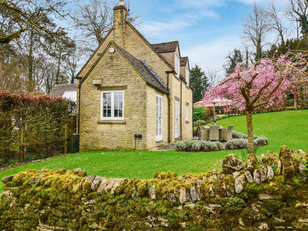 Westerleigh Cottage room 4